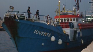 Taliansko bude blokovať lode prevážajúce migrantov, ak nepodpíšu kódex