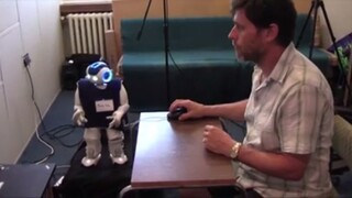 Slovenskí vedci testujú roboty, ktoré radia pri kartových hrách