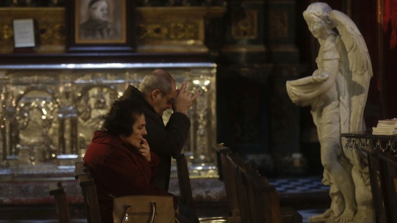 Obľúbeného kňaza uznali vinným zo sexuálneho obťažovania ženy