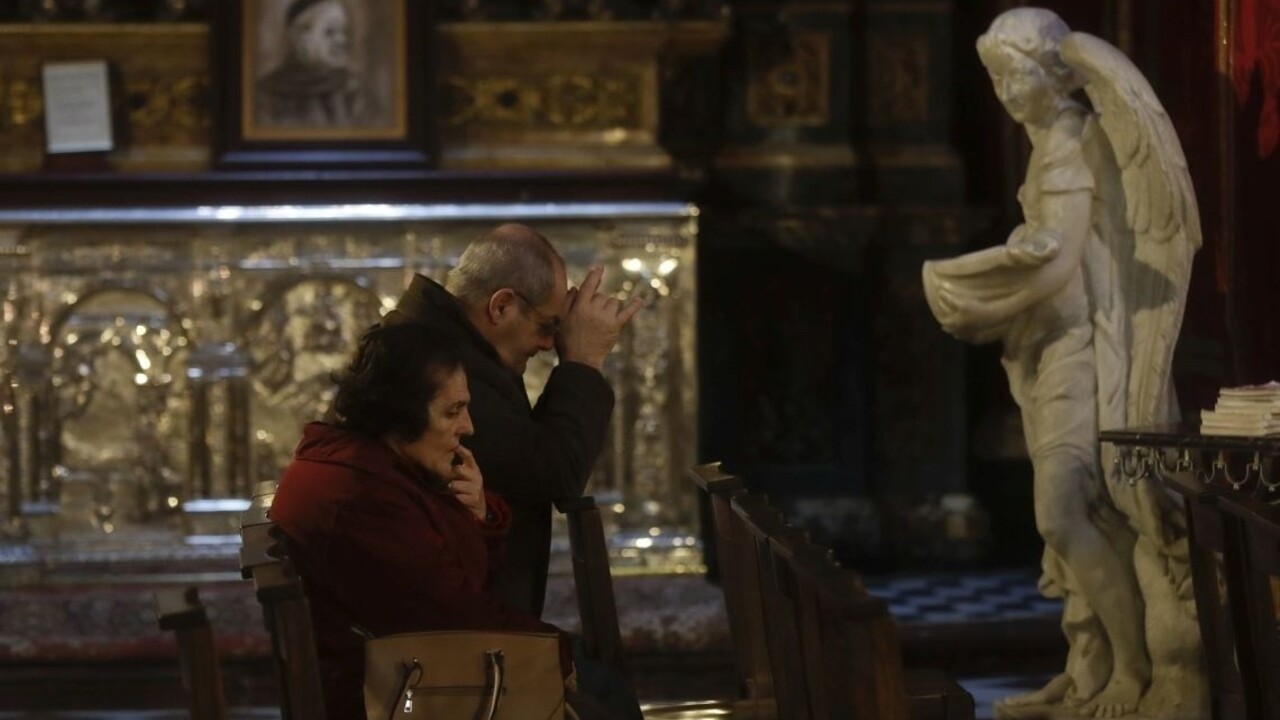 Ak kňaz vie o zneužívaní, spovedné tajomstvo ho už neochráni