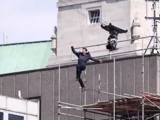 Tom Cruise sa zranil, keď preskakoval z jednej budovy na druhú