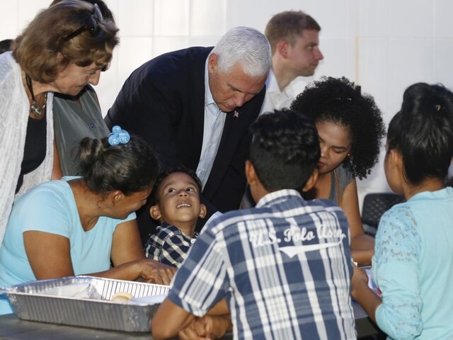 USA urobí všetko pre nastolenie demokracie vo Venezuele, tvrdí Pence