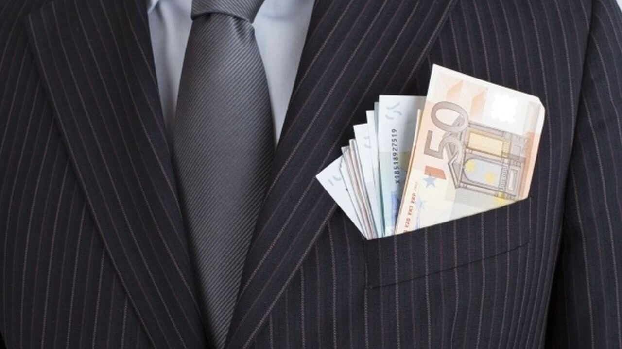podnikateľ peniaze korupcia bankovky eurá 1140 px ilu (ČTK)