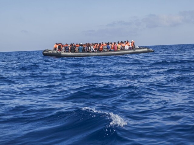 Záchranné akcie v Stredomorí prerušili, migrantom sa sťažia podmienky