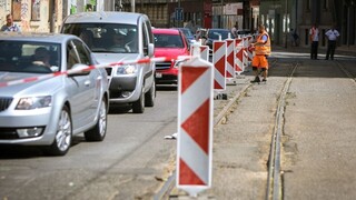 Zápchy i nejasné značenie. Opravy paralyzujú dopravný uzol Bratislavy