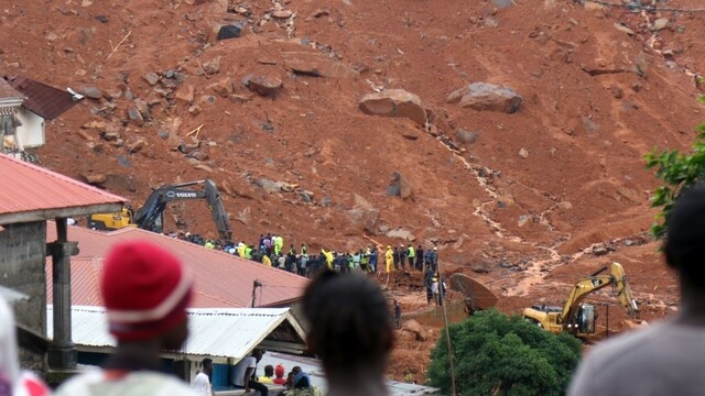 Z bahna po zosuve vytiahli už stovky tiel, počet nemusí byť konečný