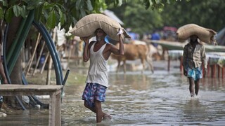 V Nepále zaplavilo stovky dedín, stále hľadajú nezvestných
