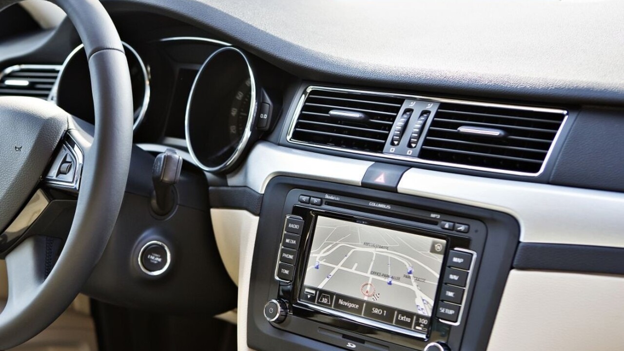 Mladá matka nechala syna v rozpálenom aute. Neprežil