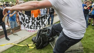 Trump kritizuje odstraňovanie konfederačných sôch, obhajuje ich krásu