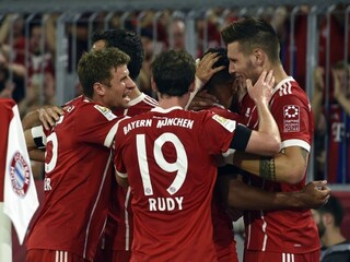 V úvode Bundesligy padali góly a rozhodovala videotechnika