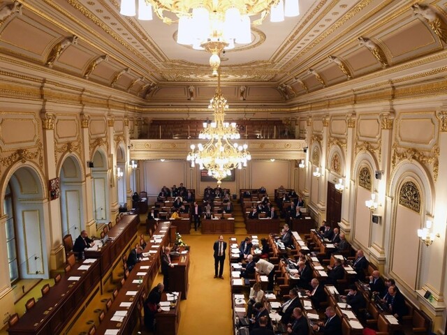 Poslanecká snemovňa schválila pôsobenie ďalších českých vojakov na Slovensku
