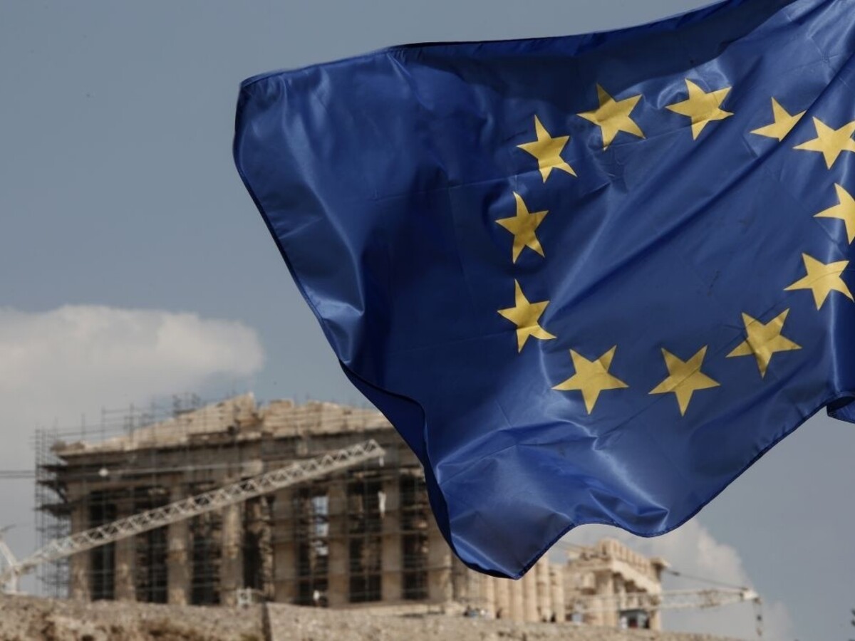 Grécku zvýšili rating, bankovému sektoru stále nedôverujú