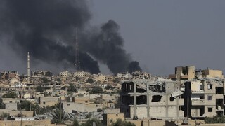 Koalícia vedená USA bombardovala Rakku, zahynuli desiatky civilistov