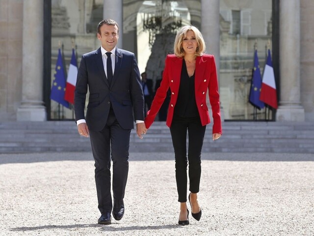 Po 100 dňoch v úrade Macronovi rapídne klesá popularita