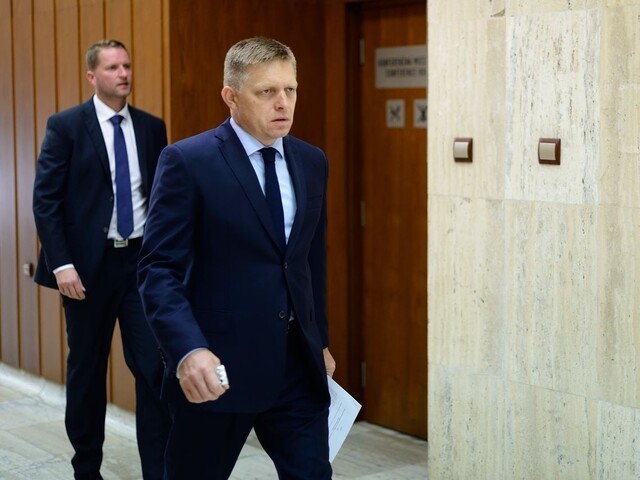 Fico zvolal rokovanie vlády, ministri sa však fyzicky nestretnú