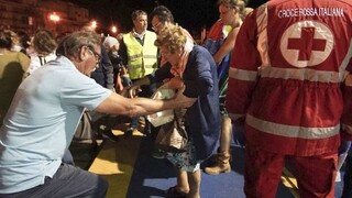 Talianski hasiči pokračujú v pátraní, v troskách hľadajú zranených