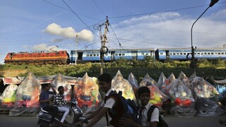 V Indii sa opäť vykoľajil vlak, zranili sa desiatky ľudí