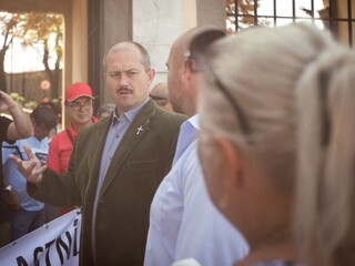 Smer sa postavil na stranu Kotlebovho súpera Luntera