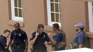 Bývalý zamestnanec v reštaurácii zabil kuchára a zadržiaval rukojemníkov