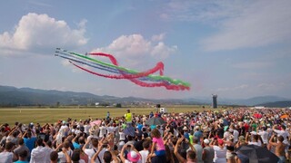 Na leteckom podujatí v Sliači predviedli piloti dychvyrážajúce manévre