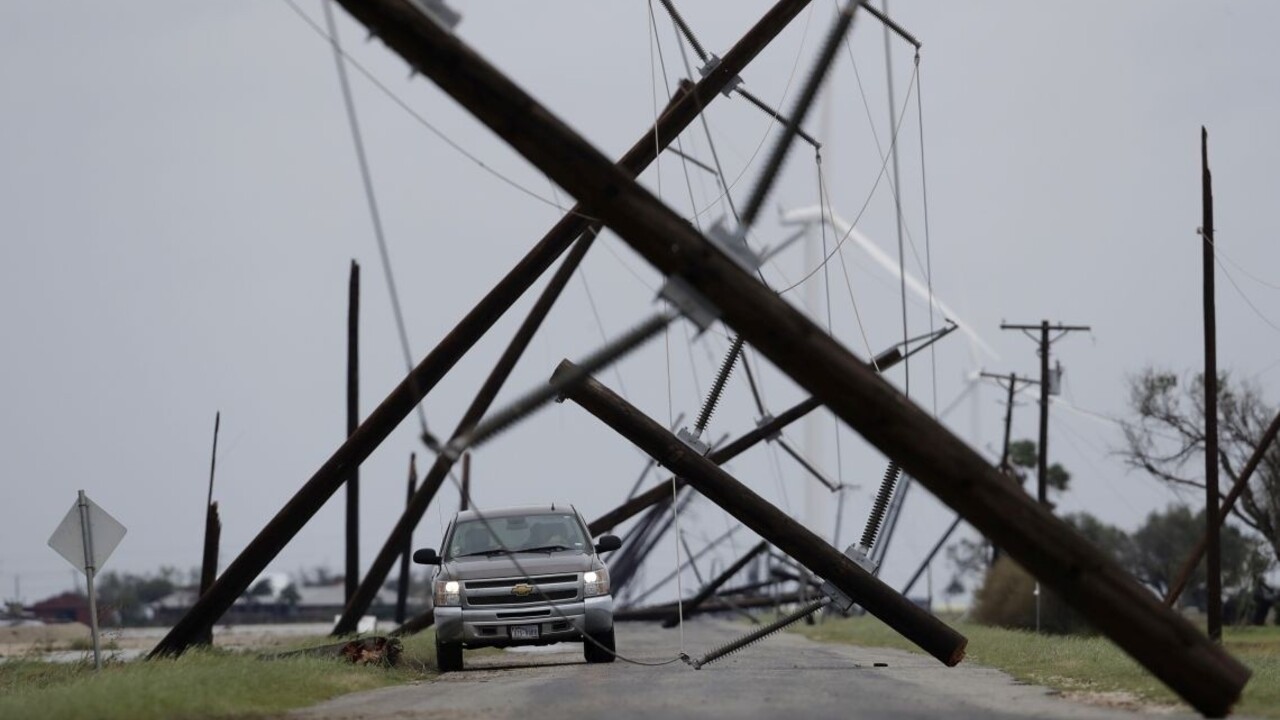 Texas sa pripravuje na záplavy, hurikán Harvey má prvé obete