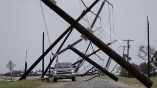 Texas sa pripravuje na záplavy, hurikán Harvey má prvé obete