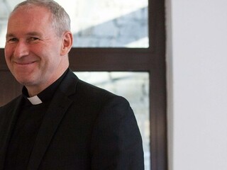 Odvolaný arcibiskup Bezák má novú profesiu, nastupuje od septembra