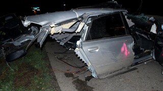 Mladý vodič nezvládol zákrutu, zahynul aj so spolujazdcom