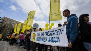 Školskí odborári odmietli návrh Fica, SNS tento krok podporuje