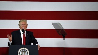 Trump opäť pobúril tweetom, situáciu zachraňoval minister