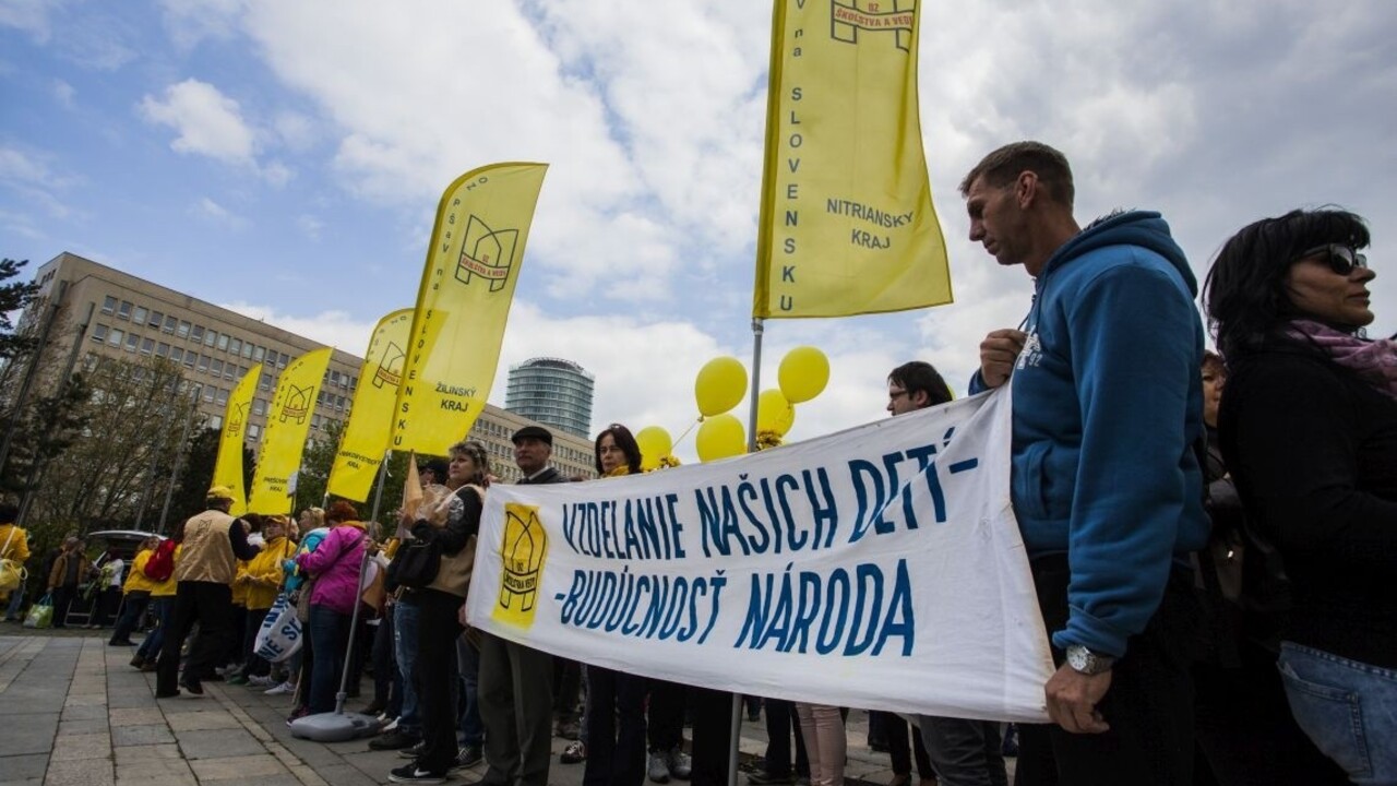 štrajk učitelia 1140 px (TASR/Andrej Galica)