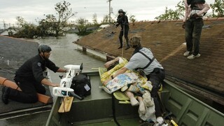 Záplavy v Texase si vyžiadali už takmer päťdesiat obetí