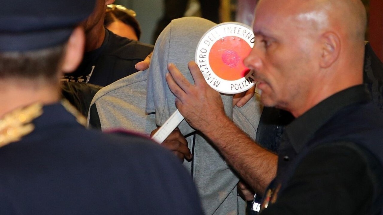 Polícia zadržala podozrivého z účasti na hromadnom znásilnení