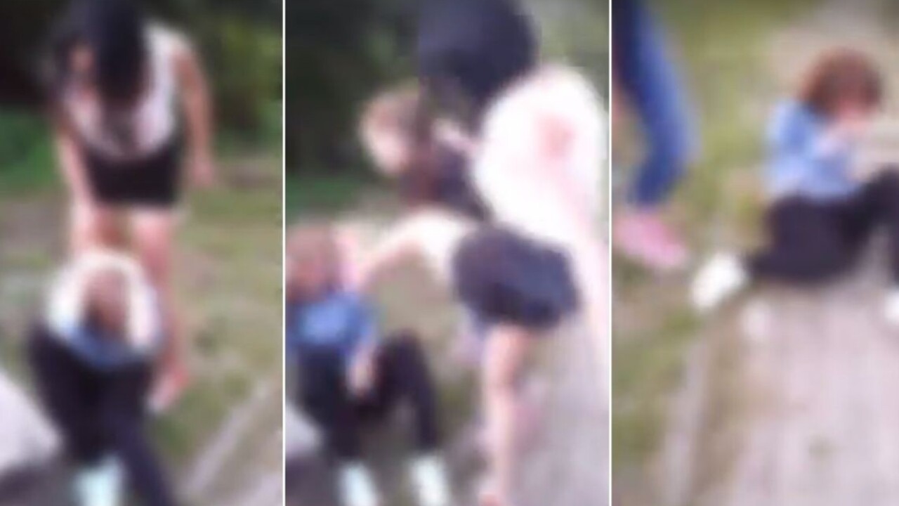 Obvinili dievčatá, ktoré brutálne šikanovali mladú školáčku