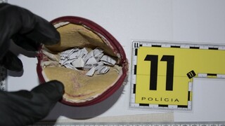 Bratislavská kriminálka zadržala drogových dílerov, našla u nich aj zbrane