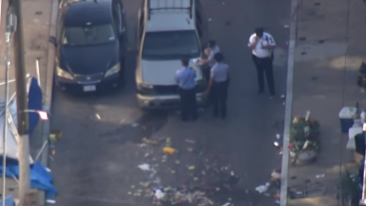 Do davu ľudí vrazilo auto, medzi zranenými je aj tehotná žena