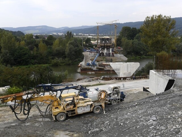 Železničiari čelia novej výzve, spustili miliónovú výstavbu