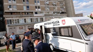 Na problémový bratislavský Pentagón dohliada policajný karavan