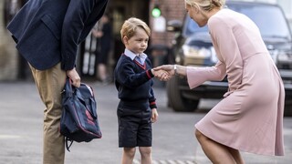 Malý britský princ George išiel po prvý raz do školy