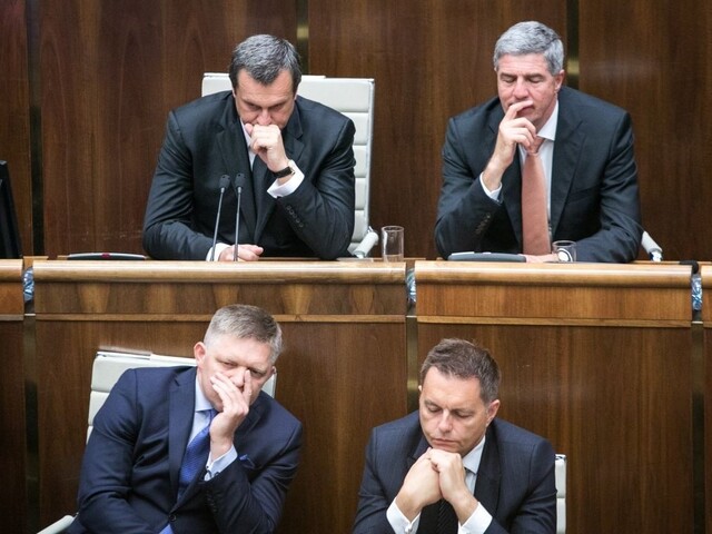 Poslanci pokračujú v prerušenej schôdzi, na programe je dlhová brzda