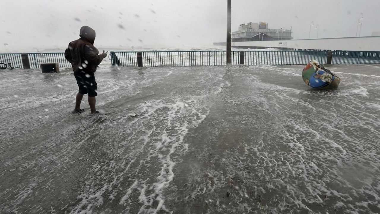 Hurikán Irma mierne zoslabol, stále je však extrémne nebezpečný