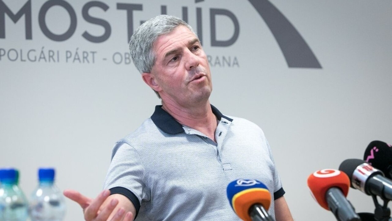 Bugárovci varovali pred zľahčovaním a akceptovaním nového fašizmu