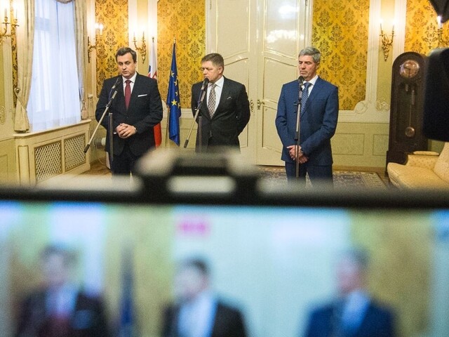 Fico, Danko a Bugár podpísali dodatok ku koaličnej zmluve