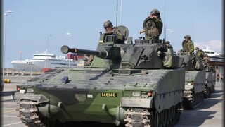 Švédsko chce odradiť útočníkov, spustilo veľké vojenské cvičenie