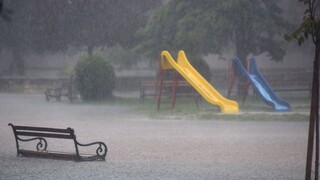 Z ulíc sa stali rieky. Pre záplavy v Turecku evakuovali nemocnicu, hlásia i obete