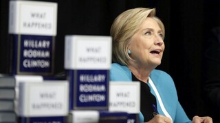 Clintonovej kniha obsahuje bezohľadné útoky, tvrdí Biely dom