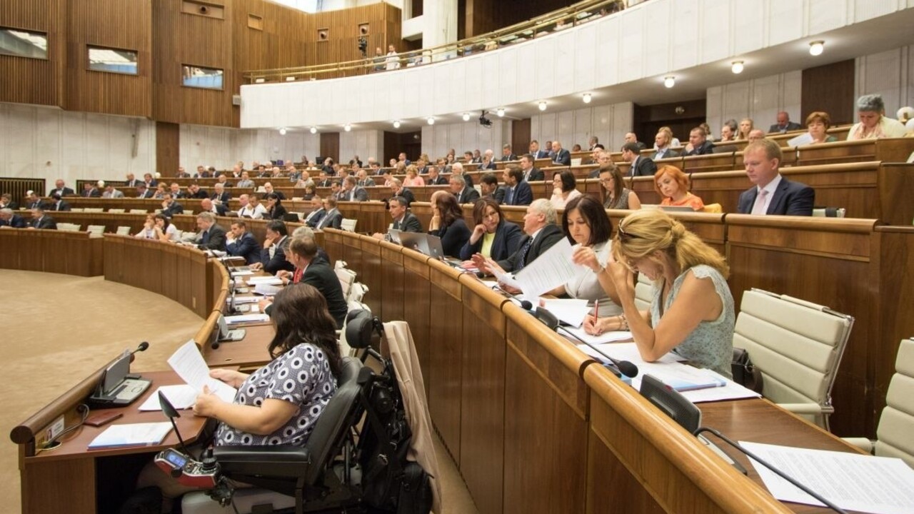 Rokovací deň ukončili diskusiou k novele zákona z dielne Mosta