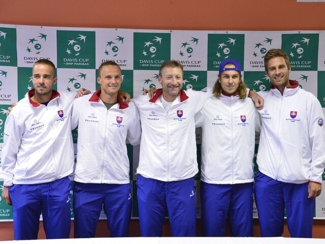 Naši tenisti absolvujú prípravu na Davis Cup na antuke