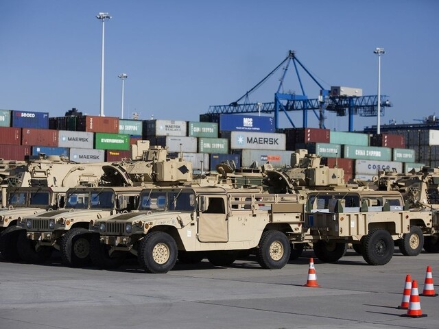 NATO posilňuje hranicu, do Poľska priviezli bohatý arzenál