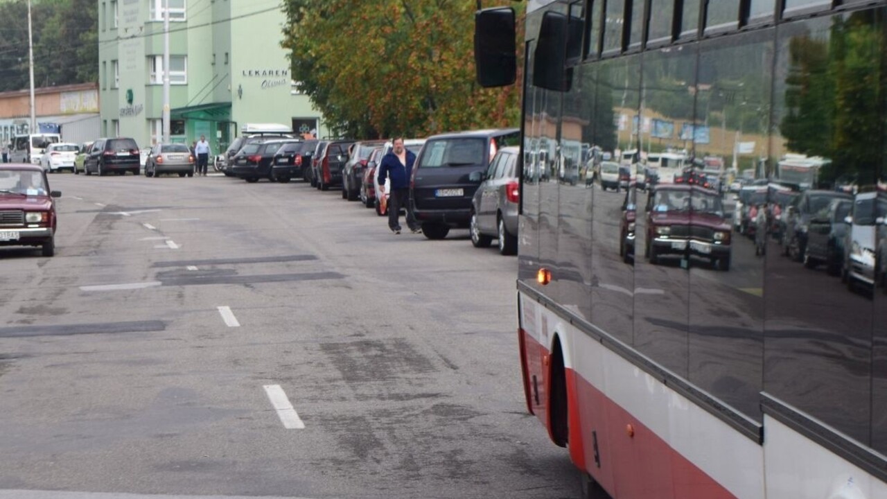 Malého chlapca v Bratislave sotili pod prichádzajúci trolejbus